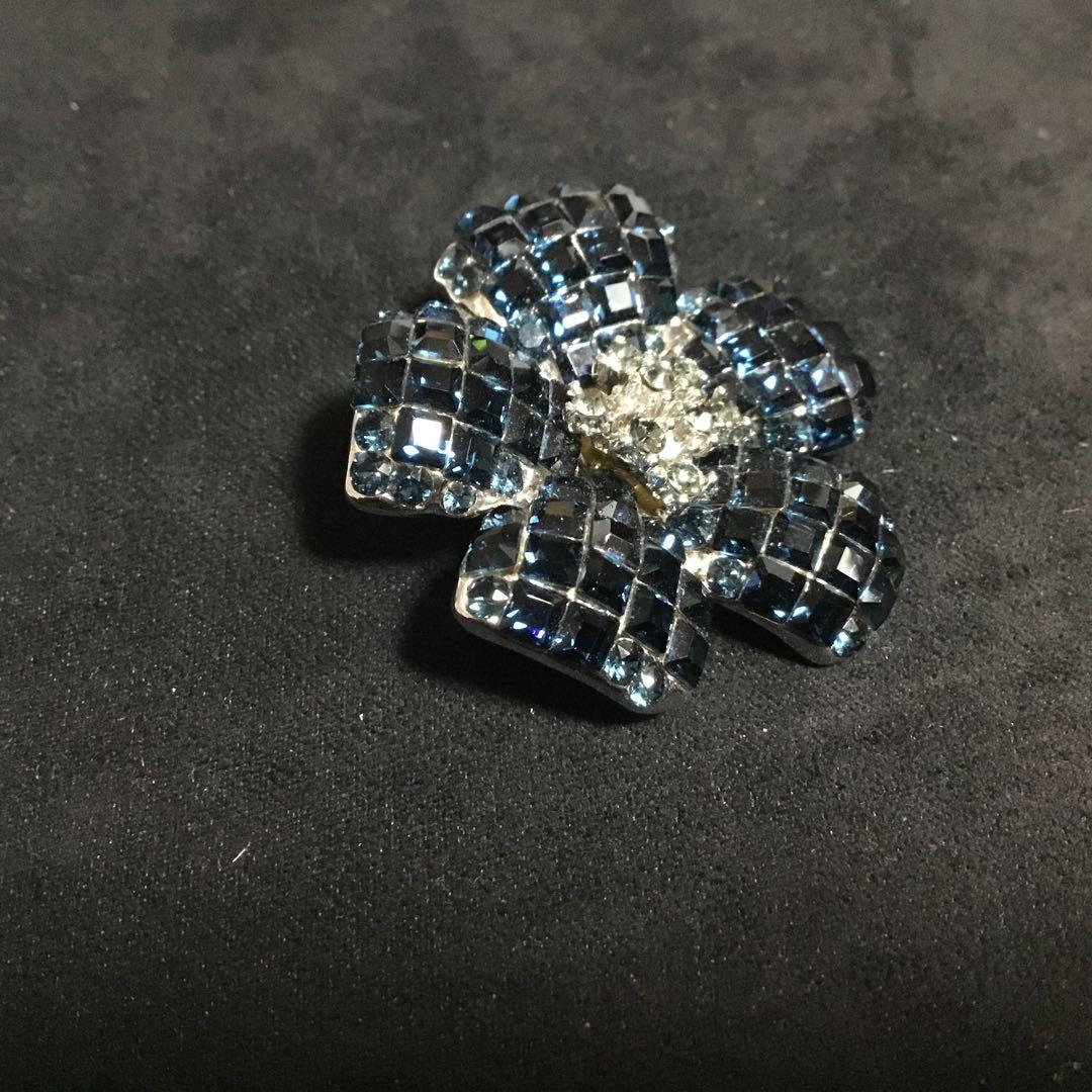 在庫一掃セール中！FOXEY 定番FLEUR お花のブローチ ネイビー