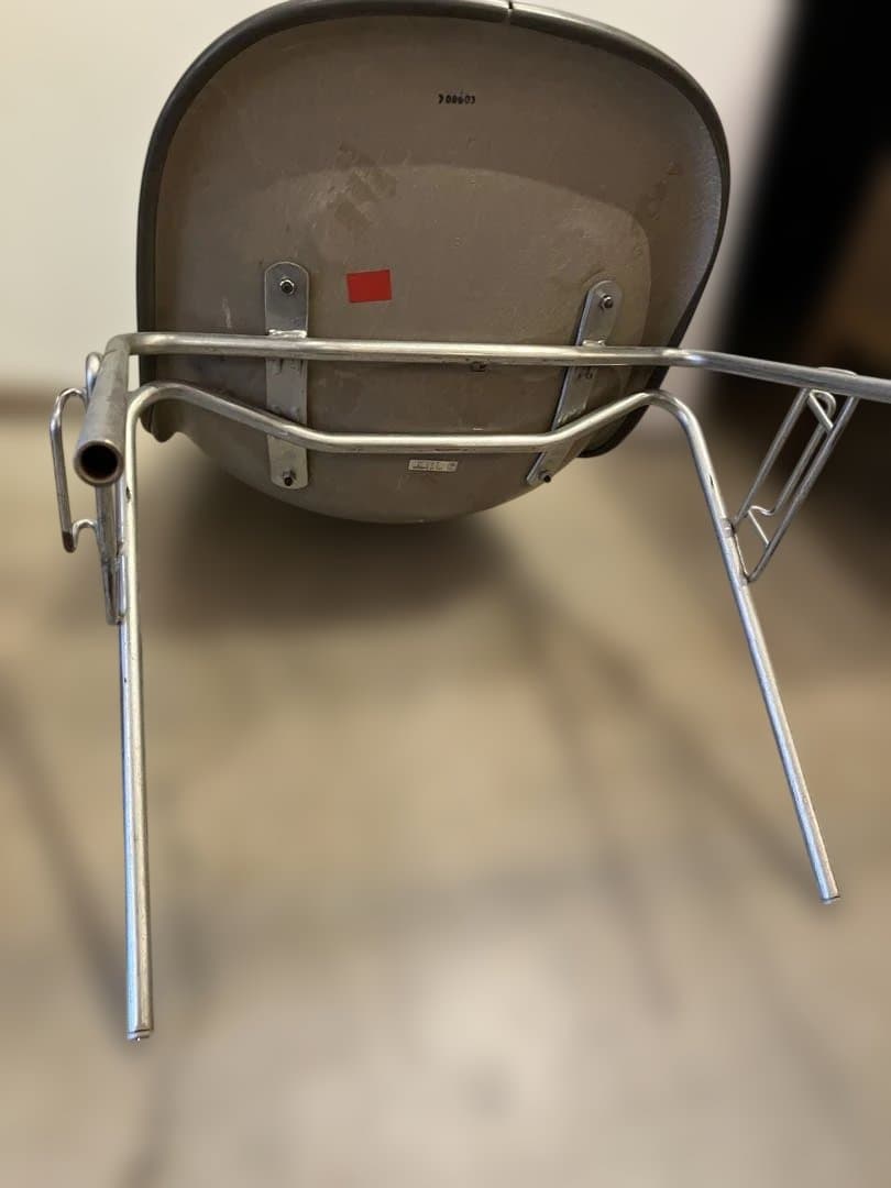 ビンテージ ナウガレザーイームズ