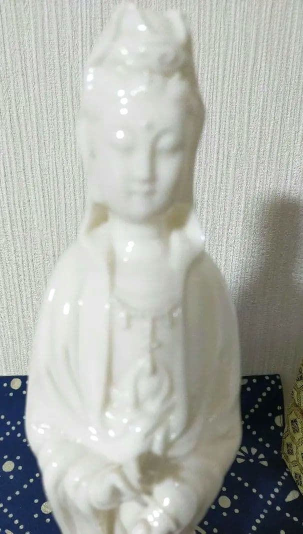 特価セール中!中国景徳鎮　白磁　滴水観音様の立像　H27.5cm 仏像　縁起物