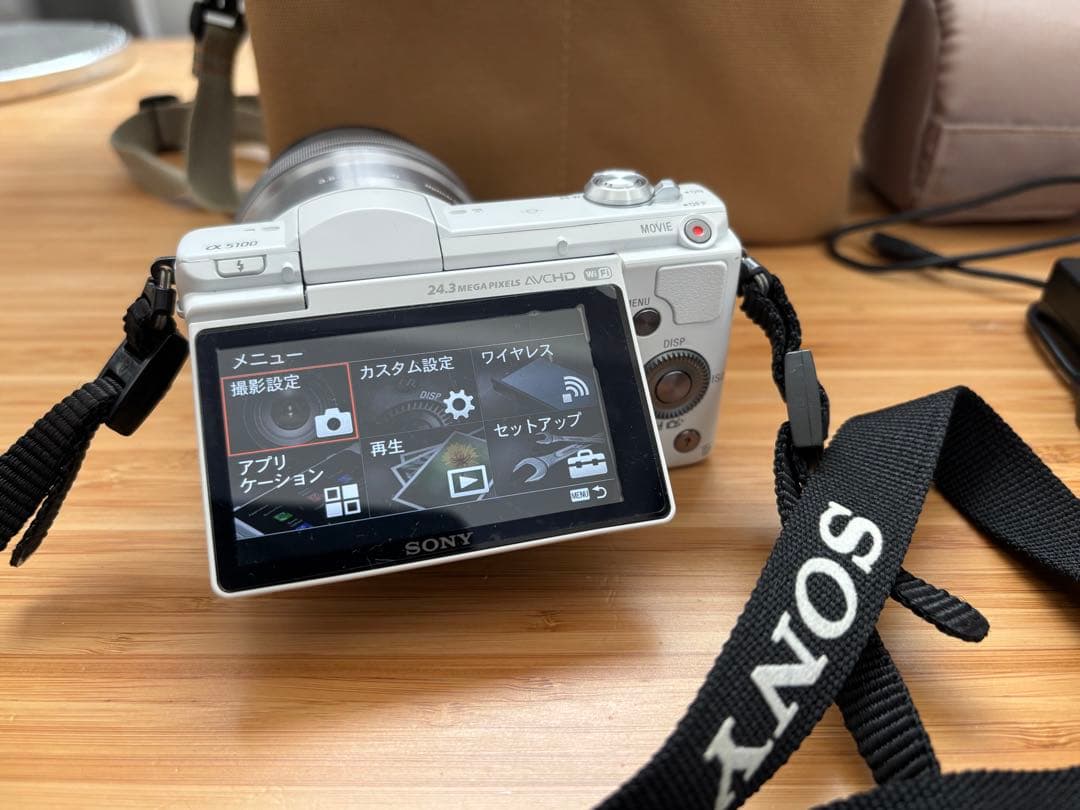 美品 SONY α5100 ミラーレス一眼