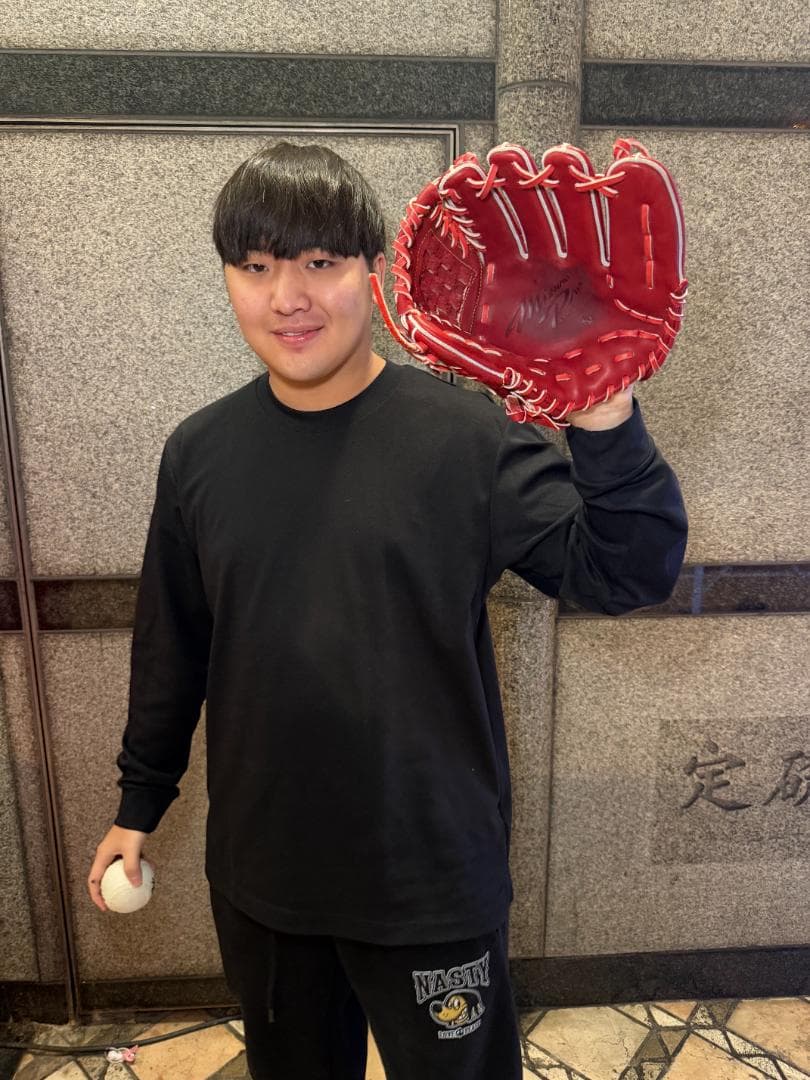 R*5様 がーどまん　グローブ　サイン入り【撮影で使用】