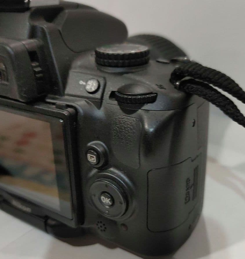 【美品】ニコン カメラ Nikon D5000　一眼レフ　動作確認済