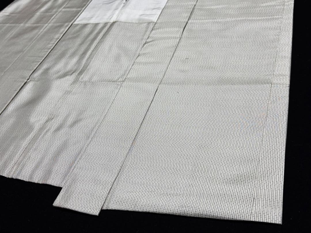 逸品　美品　和服　正絹　絣模様(白)大島紬アンサンブル(羽織紐)早い者勝ち