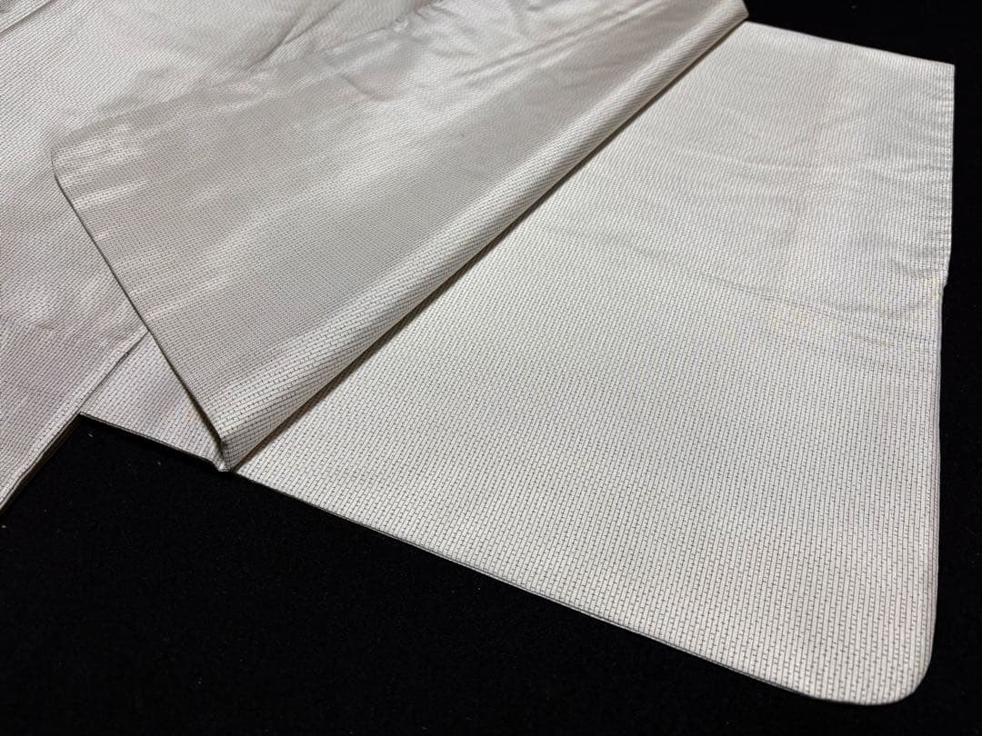 逸品　美品　和服　正絹　絣模様(白)大島紬アンサンブル(羽織紐)早い者勝ち