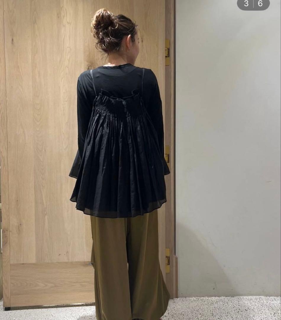 カレンソロジー　キャミソール　黒色