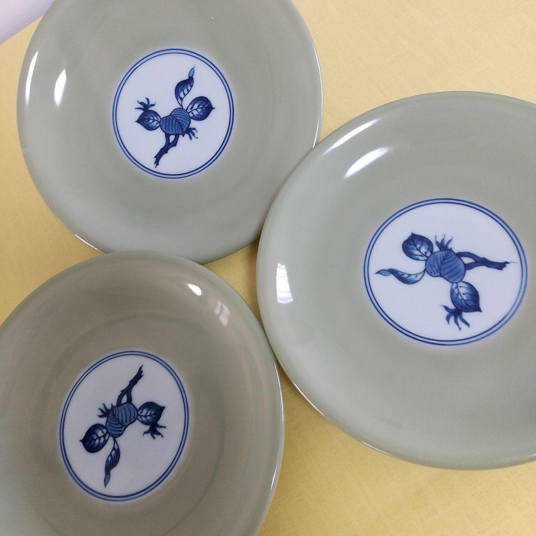 源右衛門窯⭐️青磁木ノ葉文のソーサー3枚組