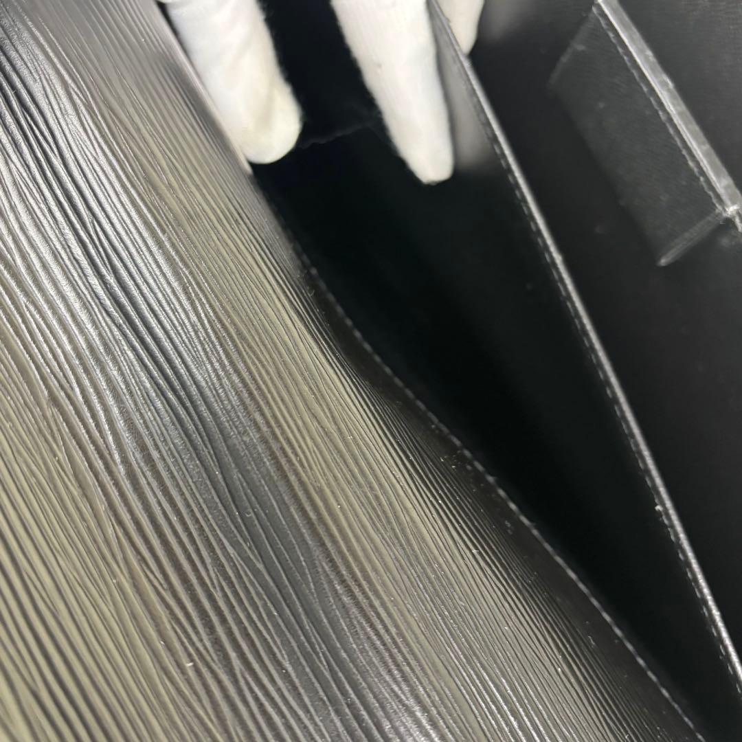 ルイヴィトンエピ セルヴィエット コンセイエ　ビジネスバッグ　ブラック