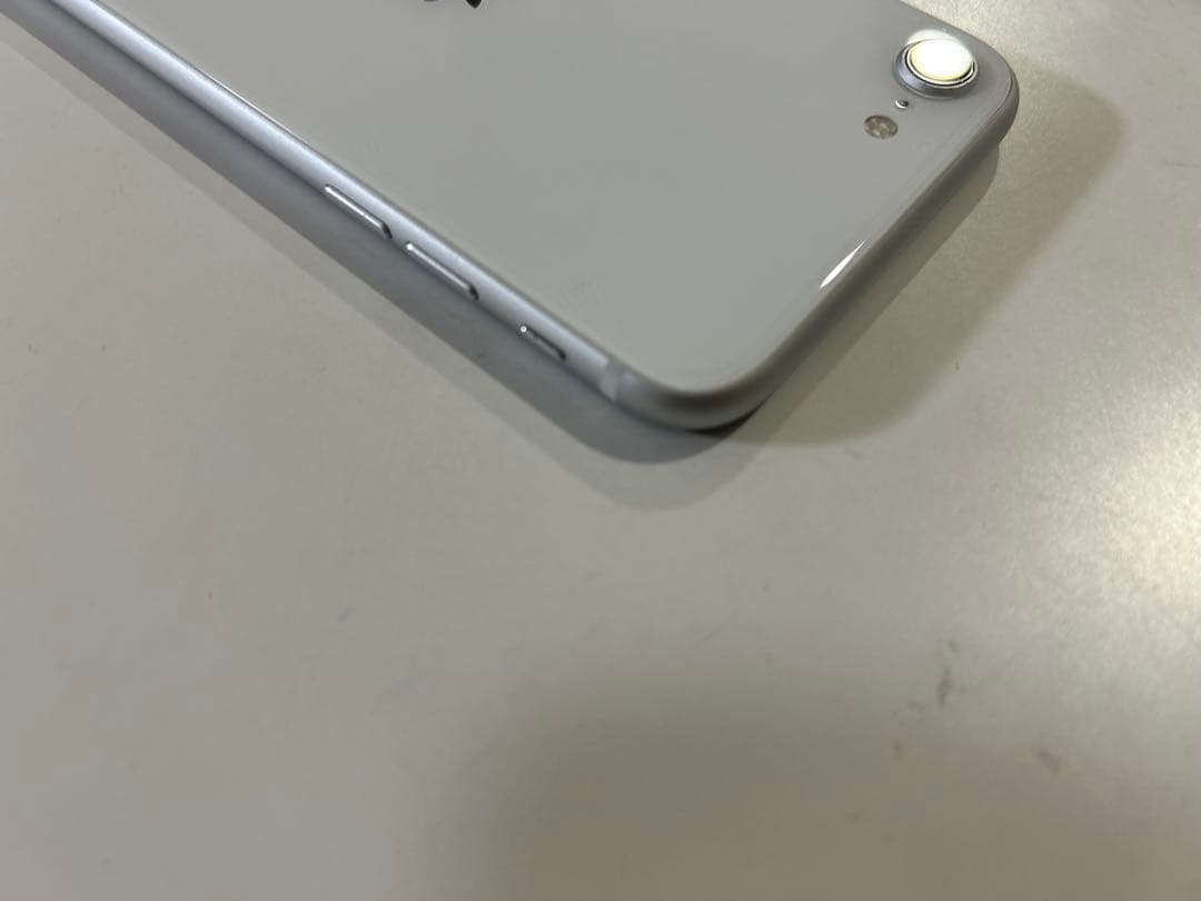 【美品‼️】iPhoneSE 第2世代　ホワイト