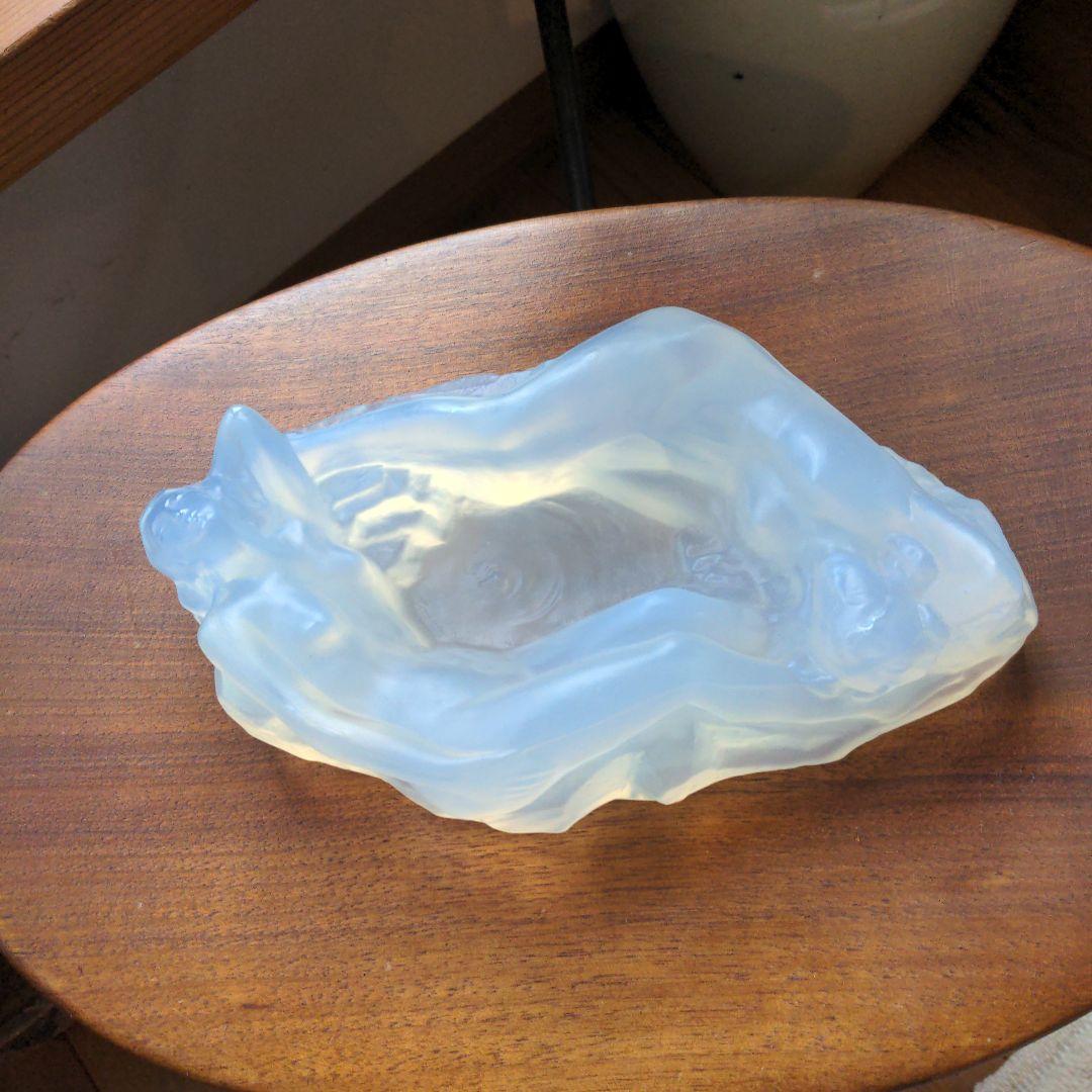 アンティーク、オパルセントガラス置物