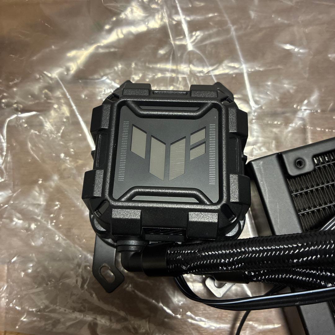 ASUS TUF GAMING LC II 240 ARGB 中古品