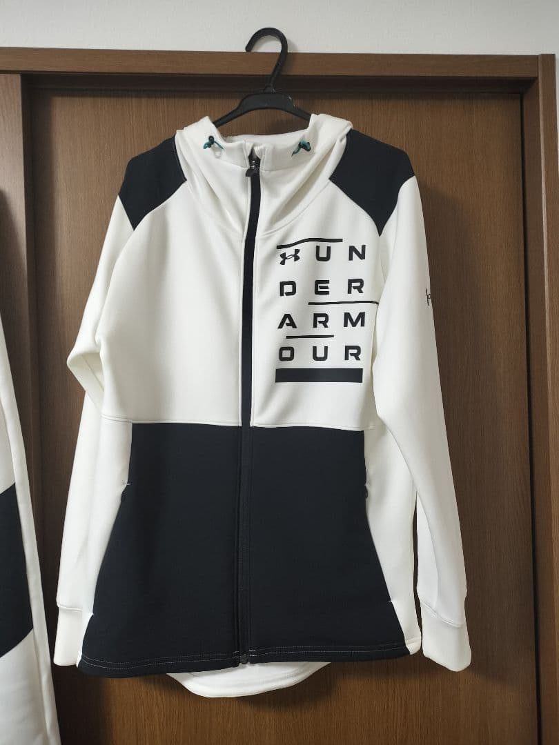 UNDER ARMOURのUAハイブリッド ニットジャケット上下　新庄監督モデル