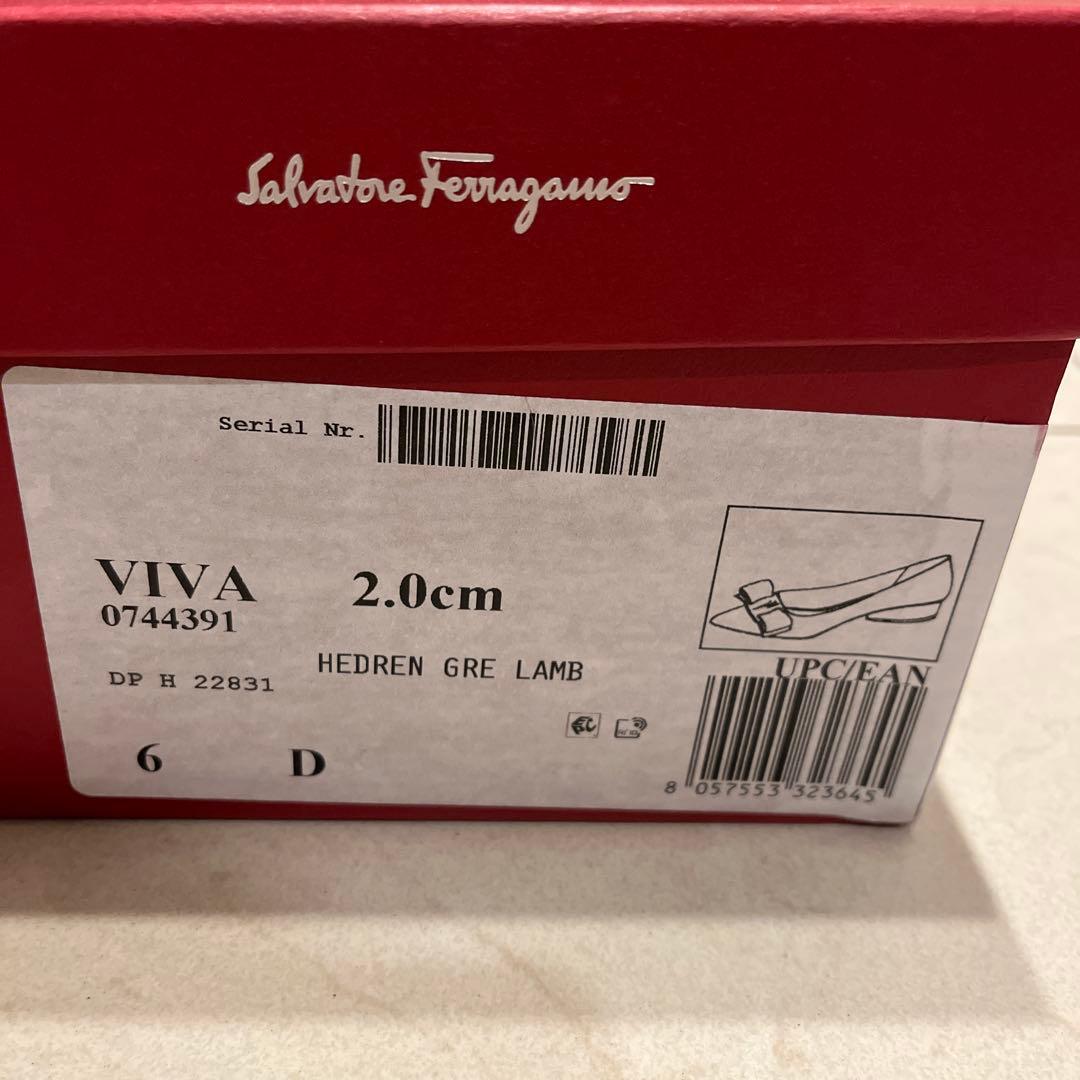 フェラガモ viva グリーン　6D