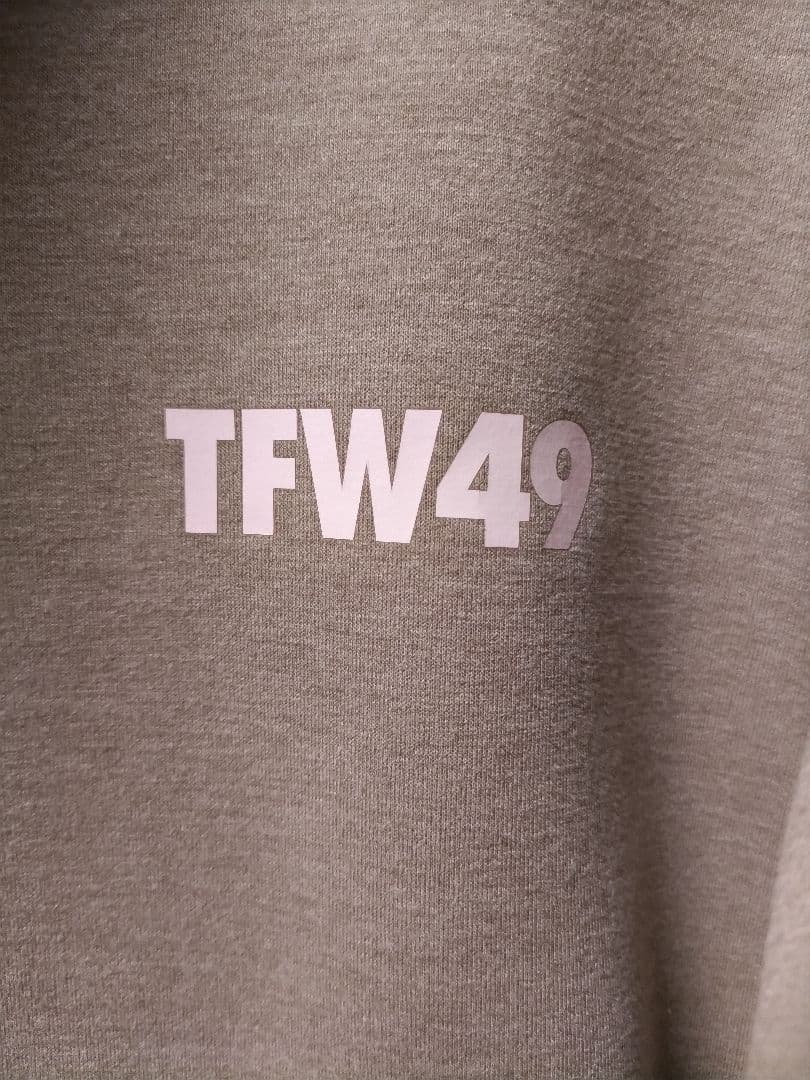 TFW49 プルオーバー　パーカー　ベージュ