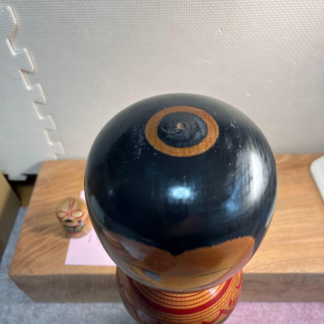 ⭕️現代の名工　小椋久太郎　超レア　朱桂材　赤色菊模様　大型　伝統こけし