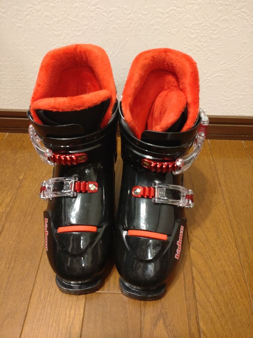 SWALLOW スキー、BIGHORNブーツ、ストック、その他おまけ付き