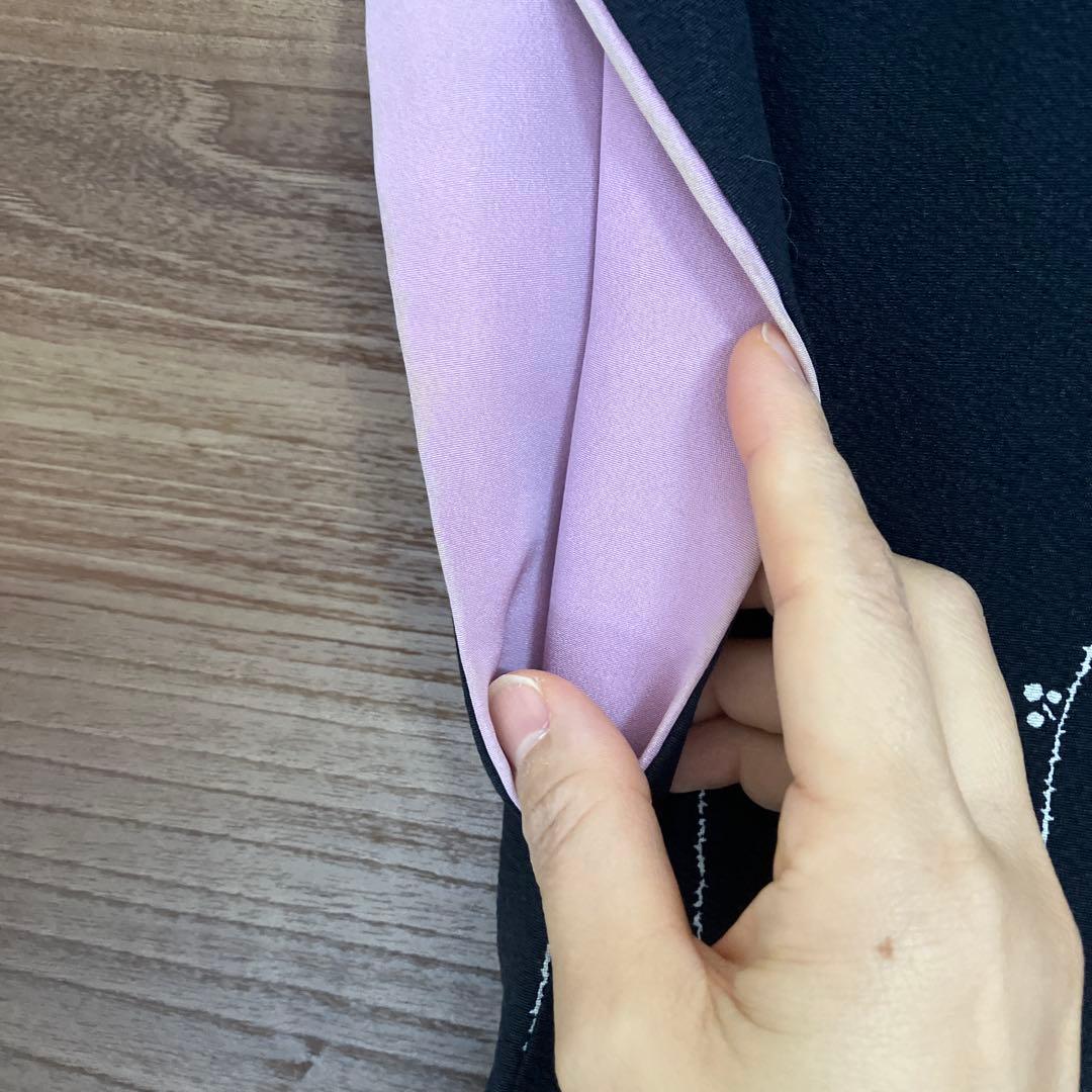 小紋　絞り染め抜きのネコ　黒地