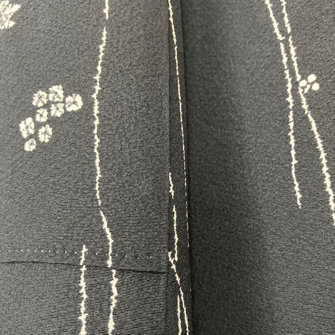 小紋　絞り染め抜きのネコ　黒地