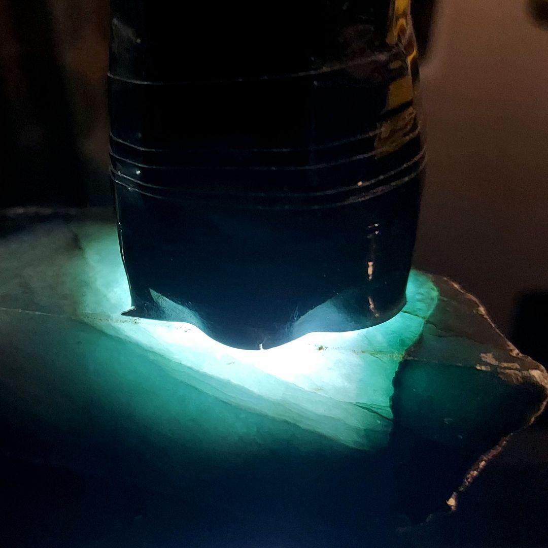 渋かっこいい模様に迫力の大きさの JADEITE 本翡翠 原石 2面磨き453