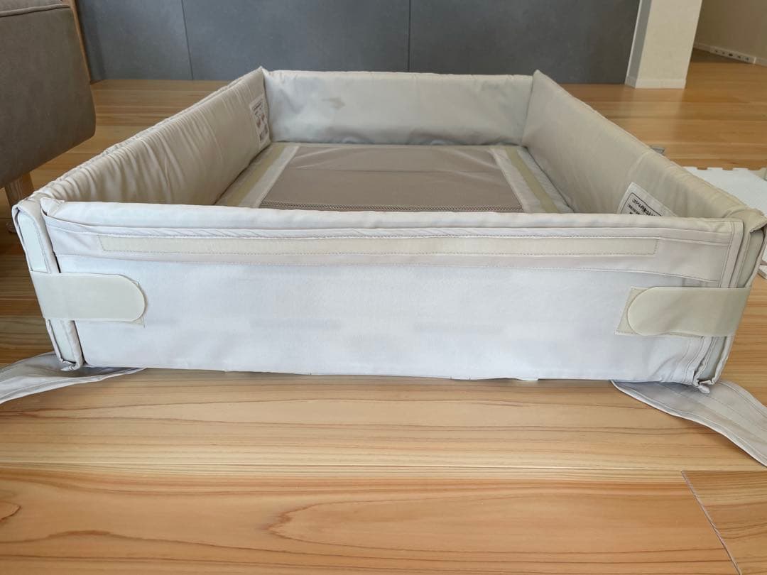箱付き　Aprica アップリカ ココネルエアー ホワイト 折り畳みベビーベッド