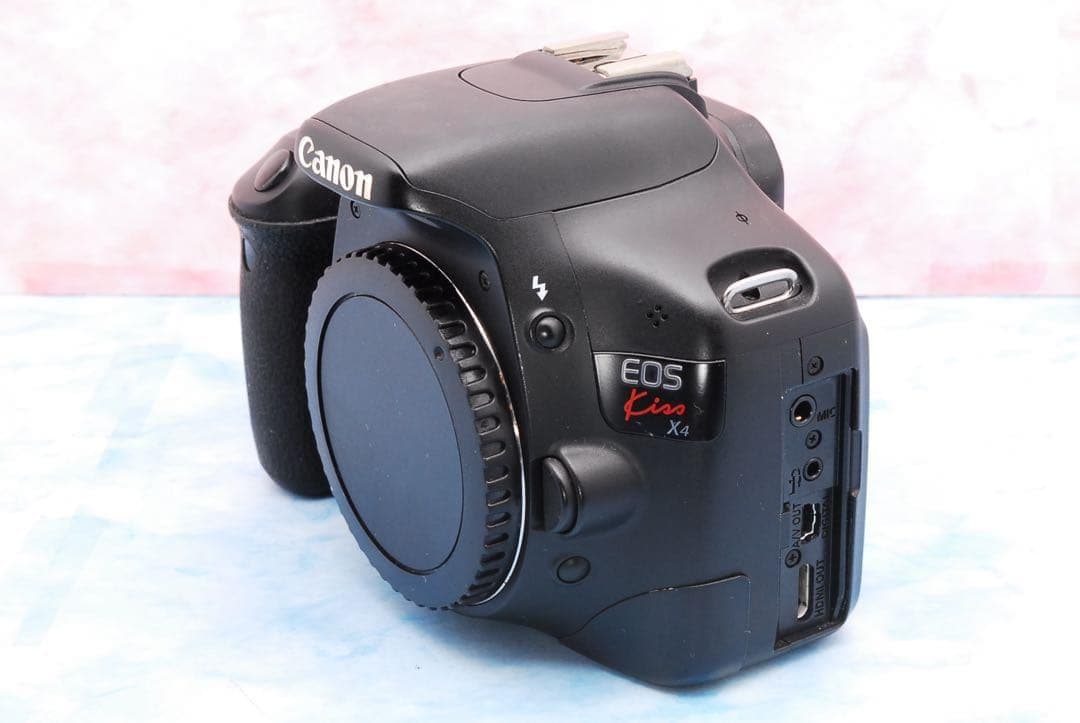 キヤノン Kiss X4☆入門機☆一眼レフカメラ☆Wレンズ☆バッグ付☆