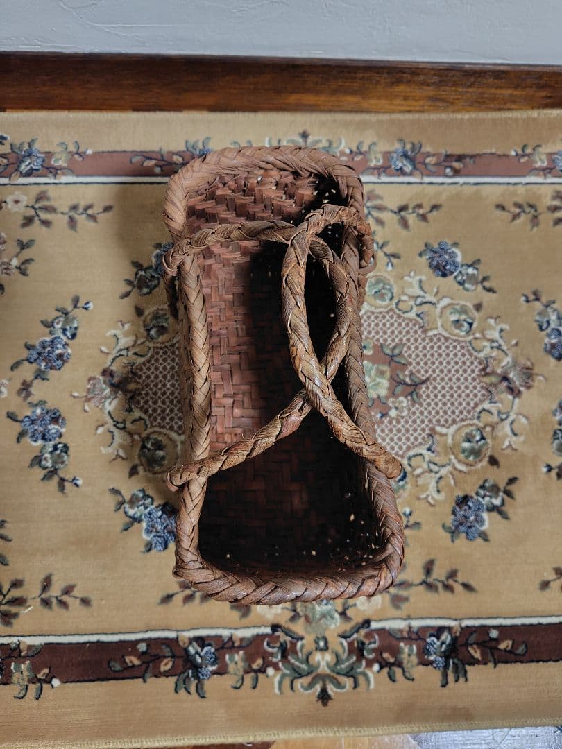 筒井幸彦さんの山葡萄カゴバッグ