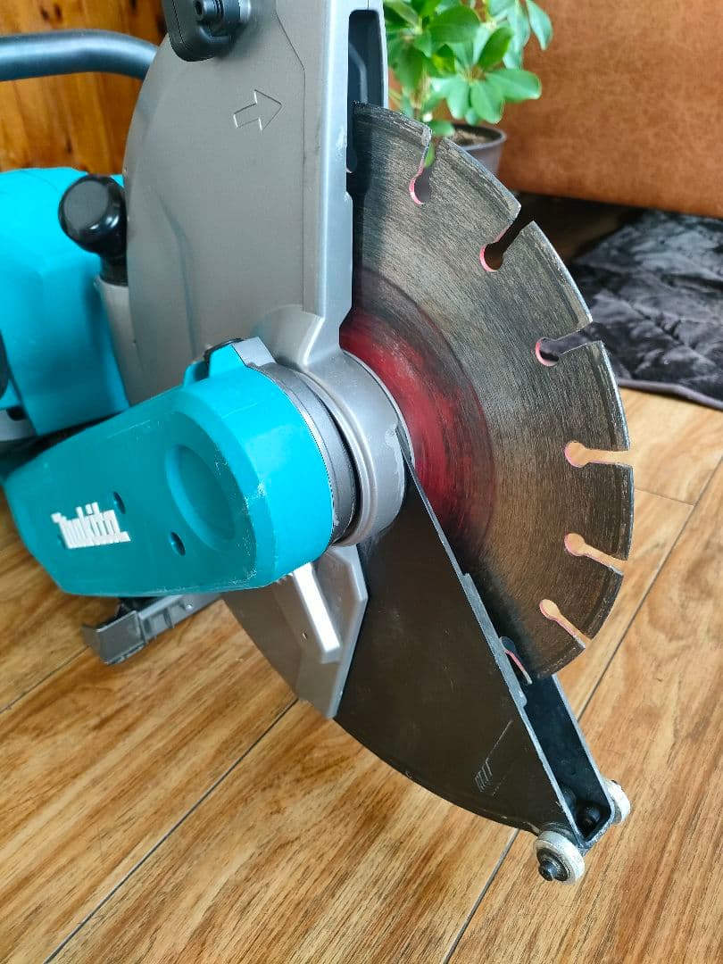 美品　マキタ　makita　コードレスパワーカッター CE002GZ