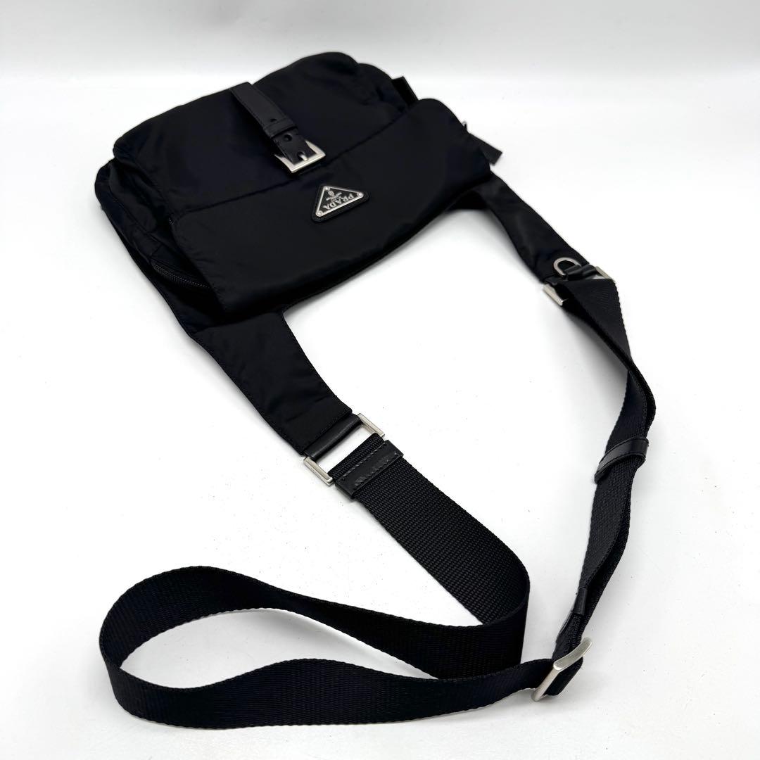 【新品同様・使用感無し】プラダ ショルダーバッグ ポシェット ナイロン 三角ロゴ
