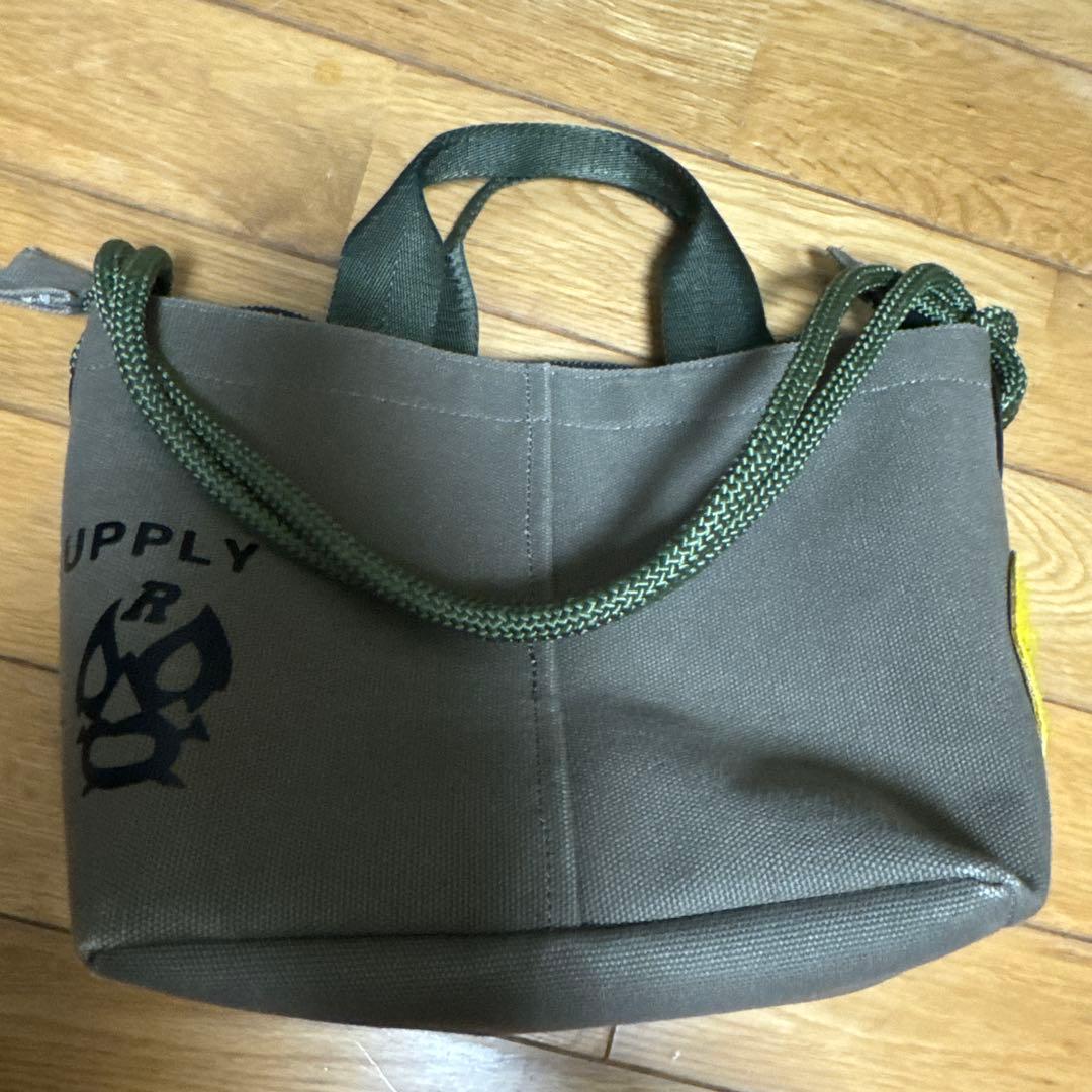 ラッセルノラウンドポーチ