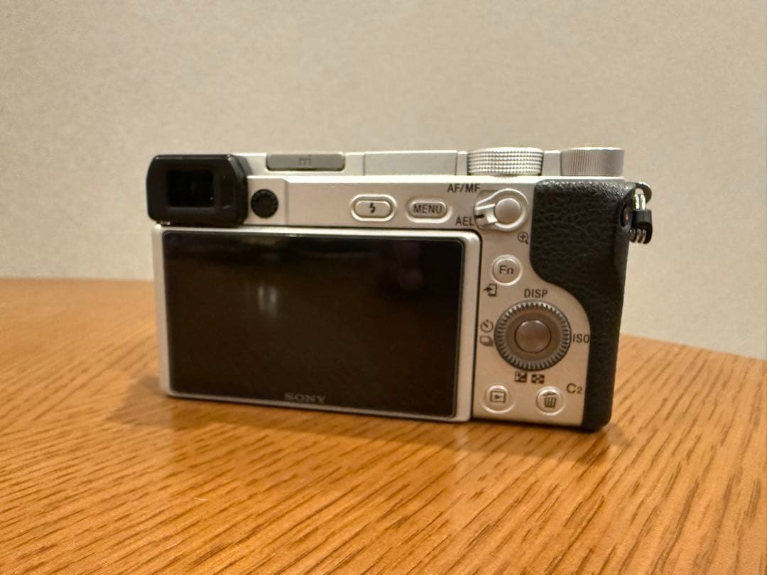 【2/1まで出品】SONY α6400 ミラーレス一眼カメラ シルバー