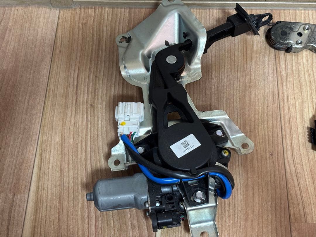 u*d様 ホンダ　JF2 N-BOX 右スライドモーター