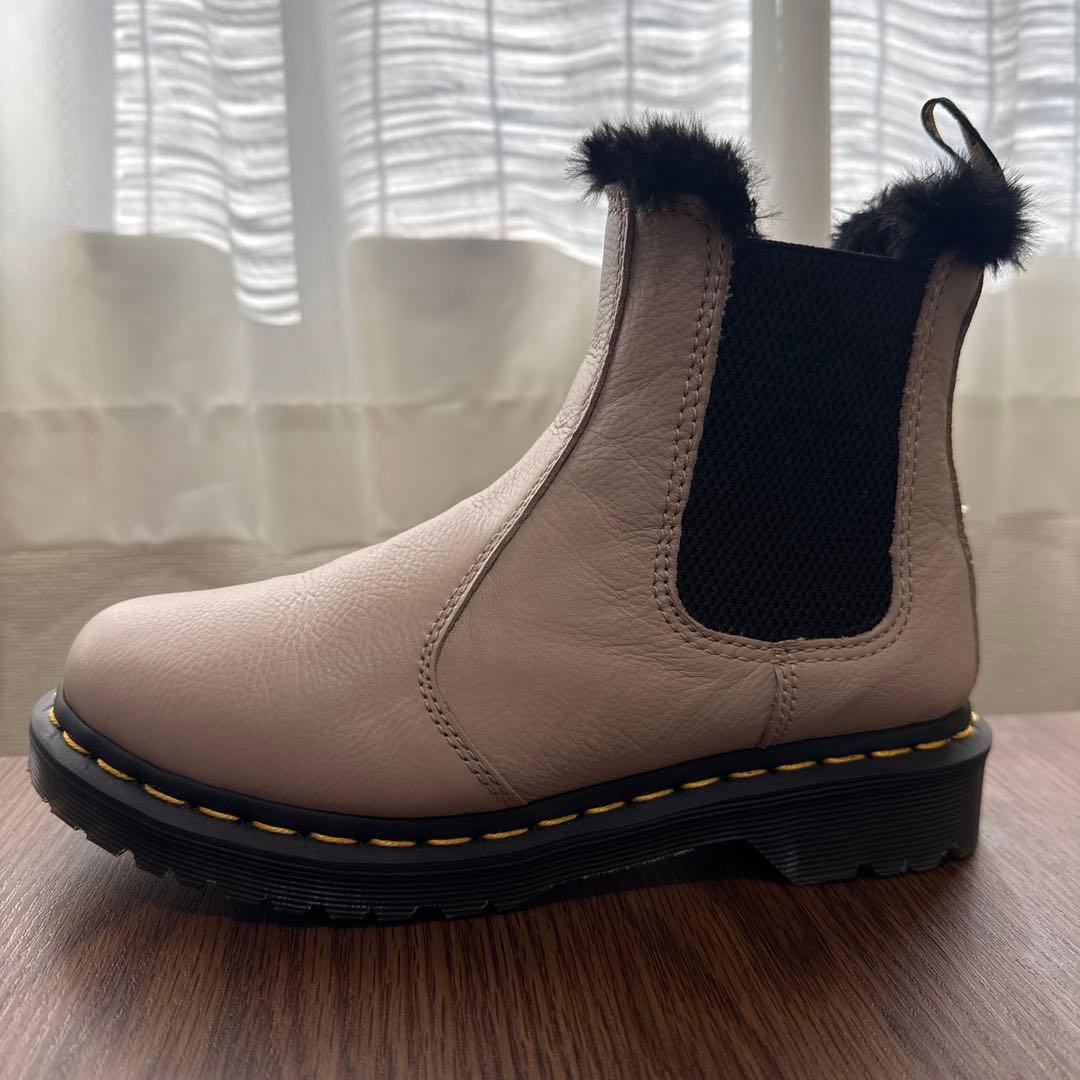 ベージュレザーサイドゴアブーツ（ファー付き）