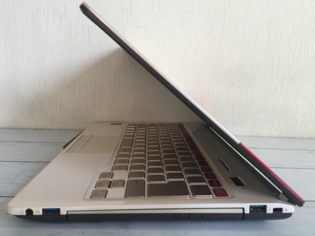 富士通 Floral Kiss CH75 13型HD液晶 おしゃれなノートPC