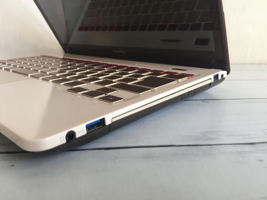 富士通 Floral Kiss CH75 13型HD液晶 おしゃれなノートPC