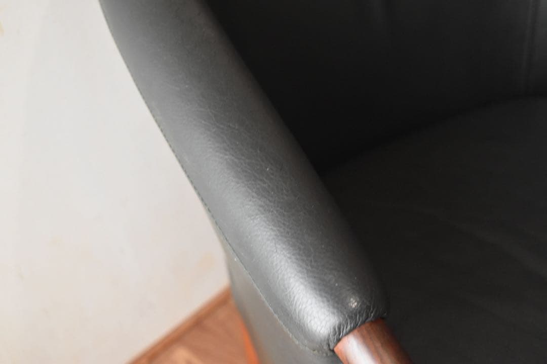 NIELAUS & JEKI MOBLER OPUS ①