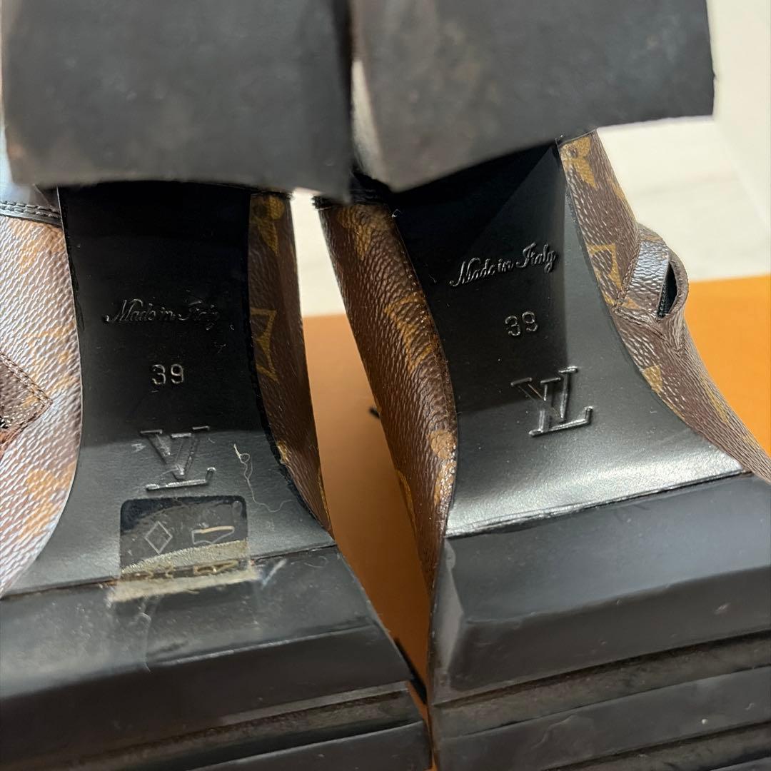 Louis Vuitton ロゴ入りレザーブーツ