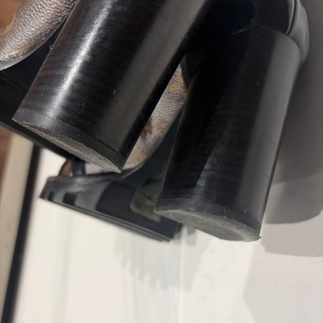 Louis Vuitton ロゴ入りレザーブーツ