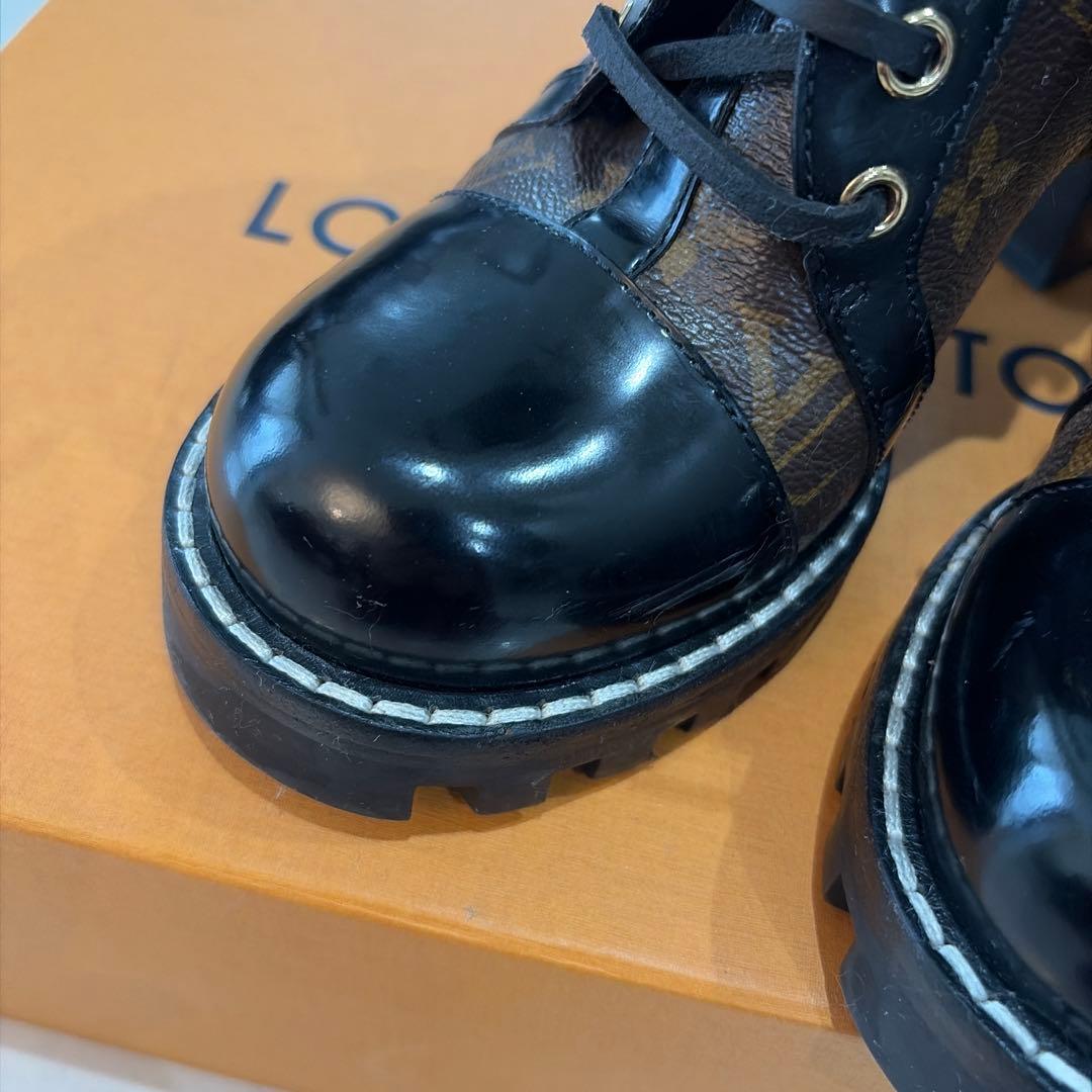 Louis Vuitton ロゴ入りレザーブーツ
