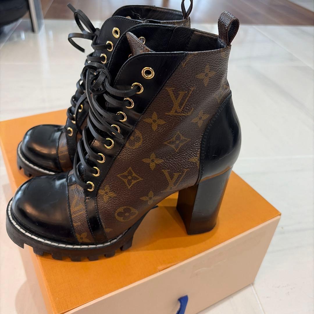 Louis Vuitton ロゴ入りレザーブーツ