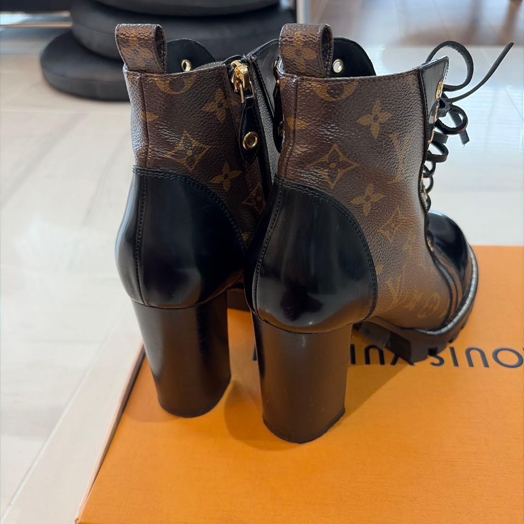Louis Vuitton ロゴ入りレザーブーツ