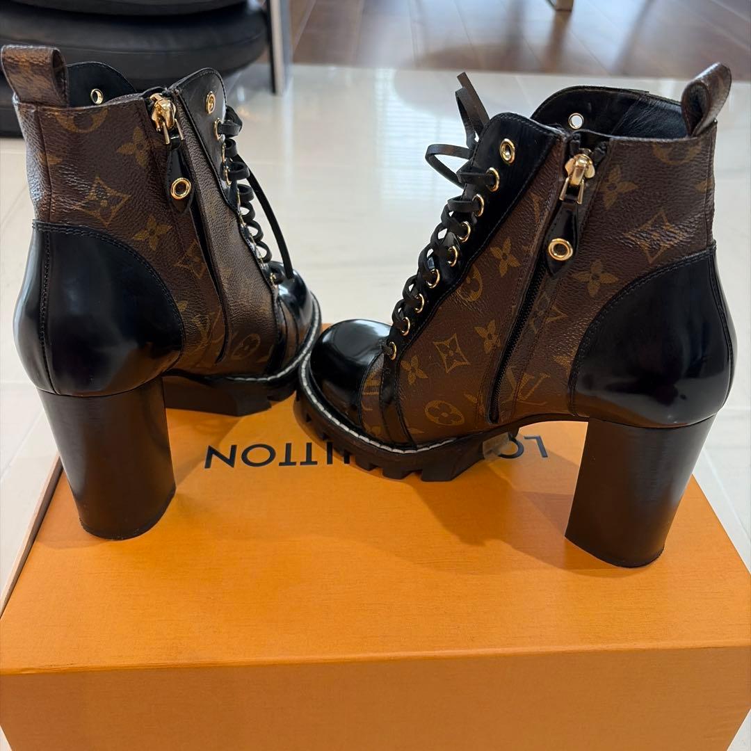 Louis Vuitton ロゴ入りレザーブーツ