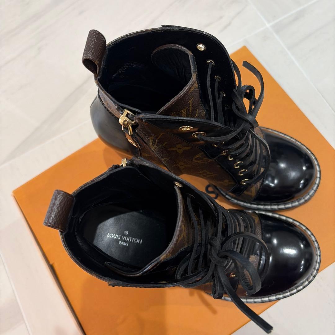 Louis Vuitton ロゴ入りレザーブーツ