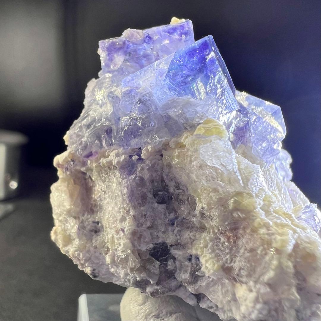 ヤオガンシャン産　パープルグラデーション　母岩付フローライト