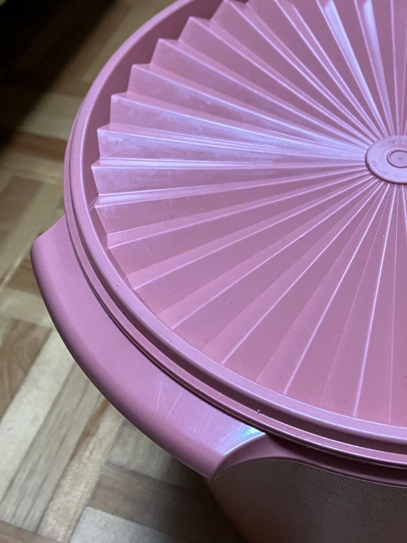 Tupperware ピンク 円形保存容器