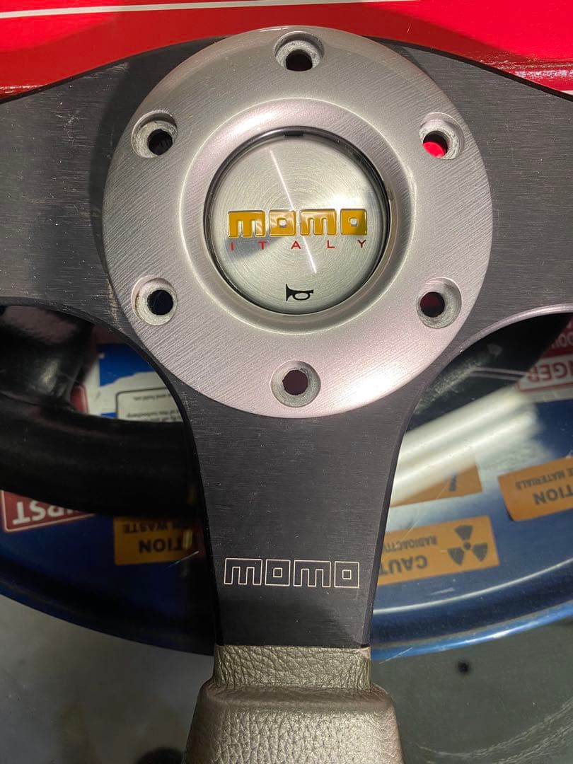 momo スポーツステアリング