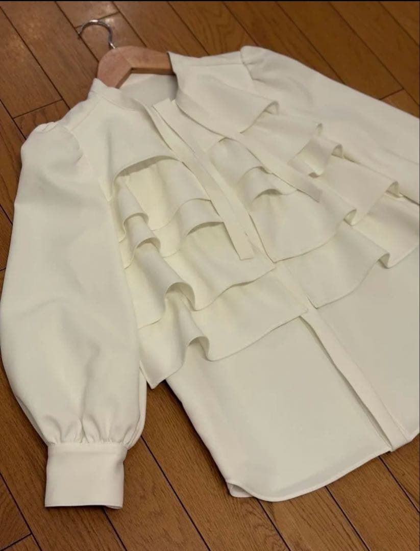 【KUMIKYOKU NAVY】コンフォータブルドレープ フリルブラウス　組曲Ｓ