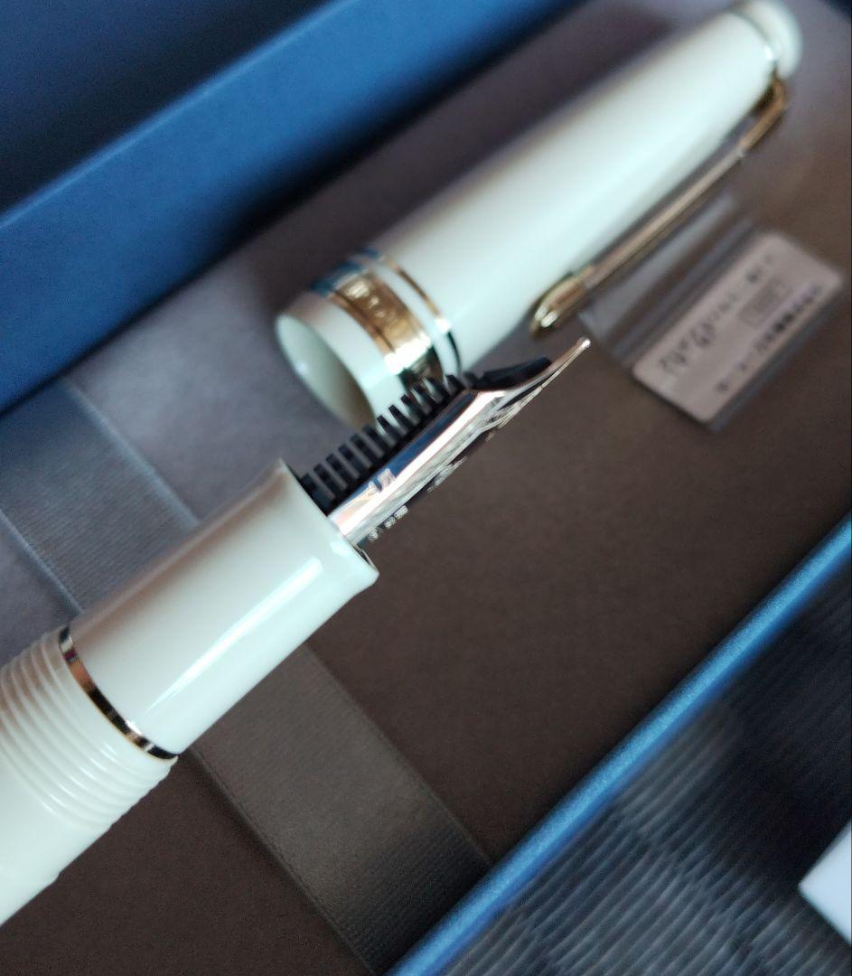 【未使用品】セーラー プロフェッショナルギア スリムミニ MF 中細 アイボリー