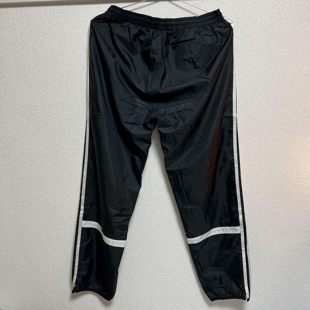 日体大　サッカー　ピステ上下