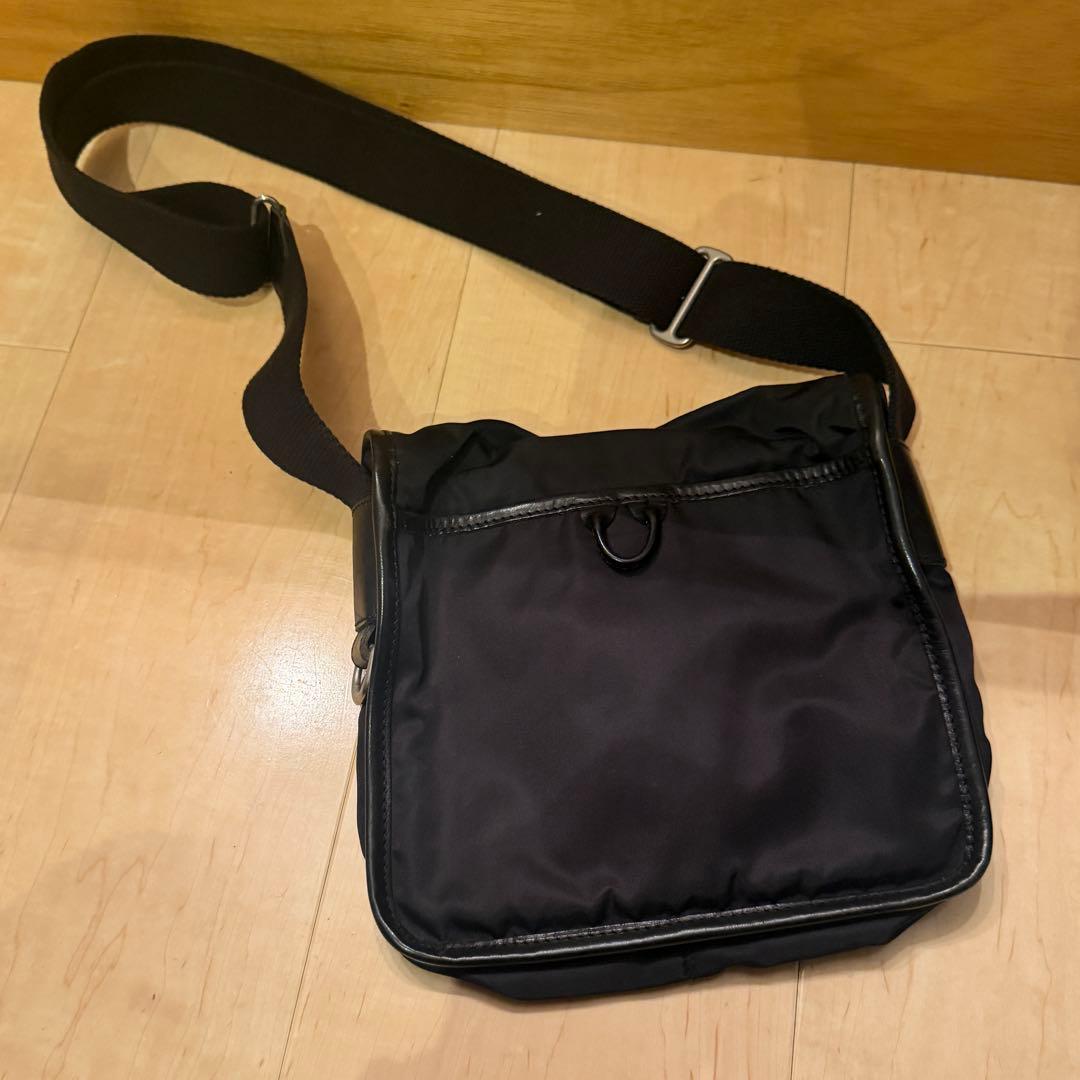 フェリージ　ブラックナイロンショルダーバッグ