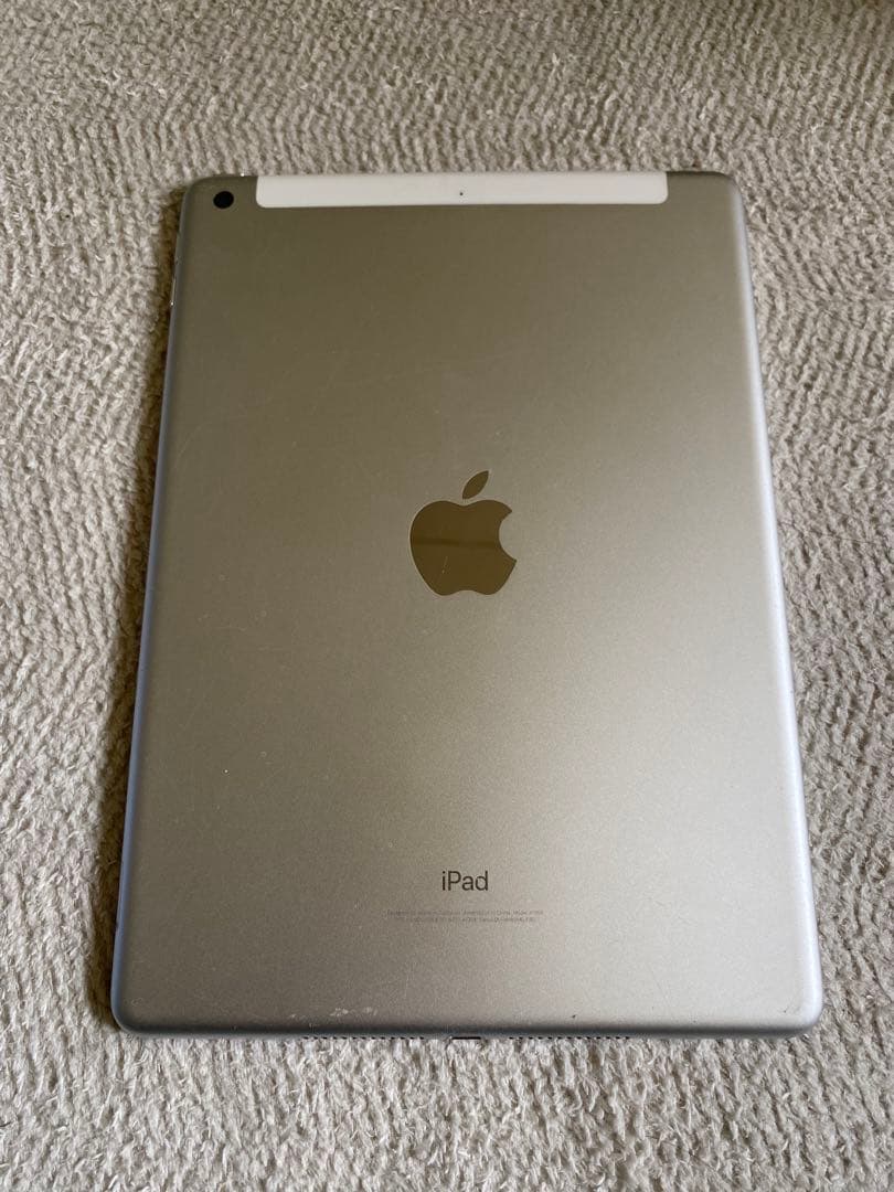 iPad 第6世代　32ギガ　キャリアKDDI