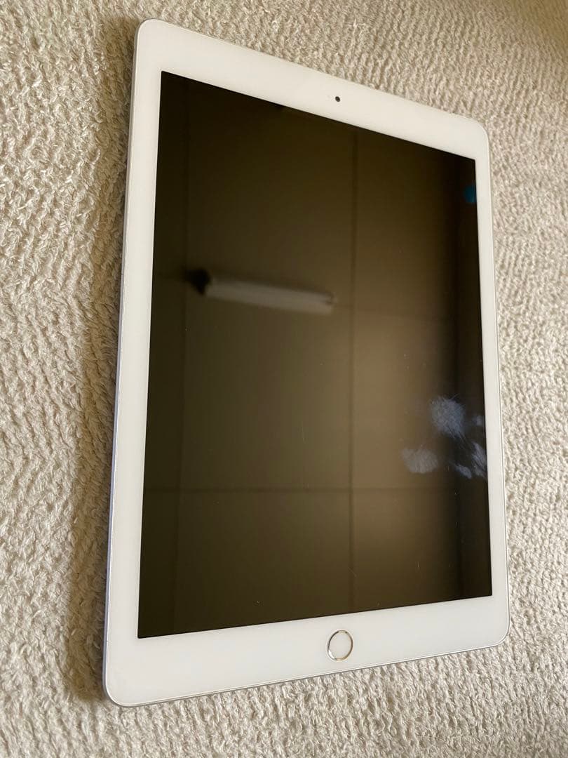 iPad 第6世代　32ギガ　キャリアKDDI